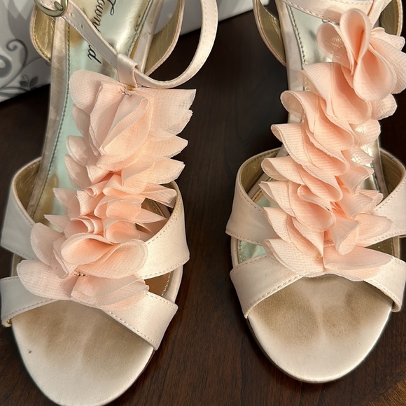 Beautiful Blush Pink Lulu Townsend Heels - Picture 2 of 5